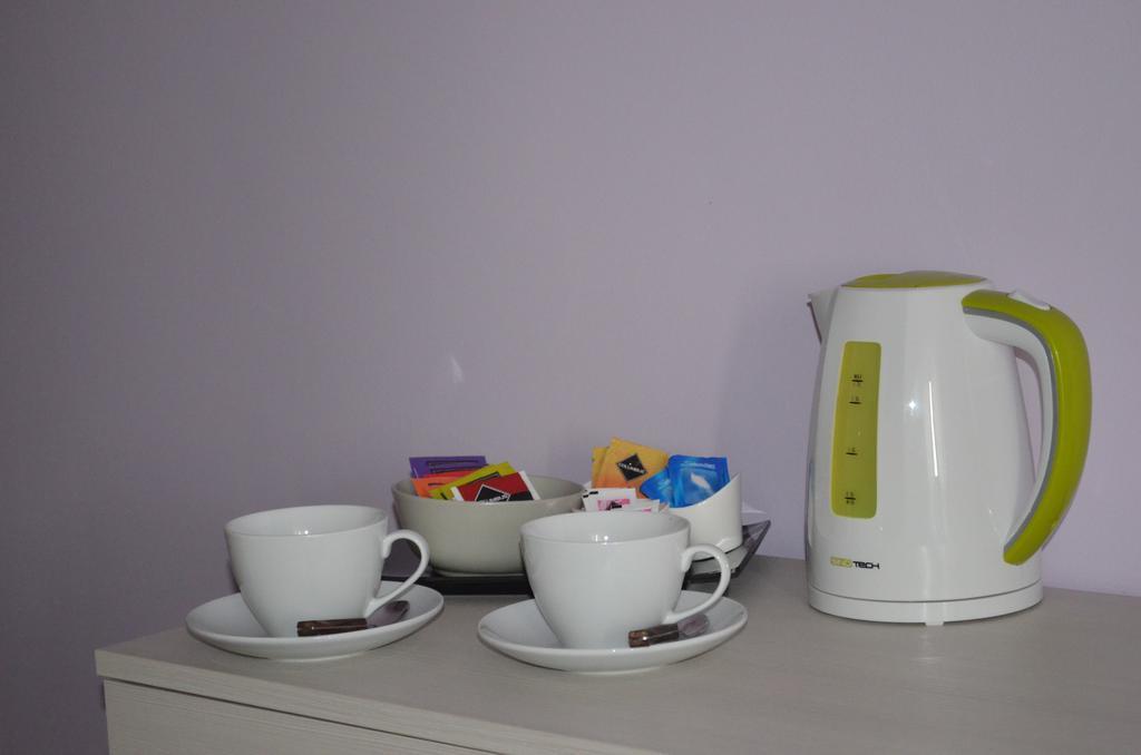Lambruschini 69 Bed and Breakfast Fiumicino Rum bild
